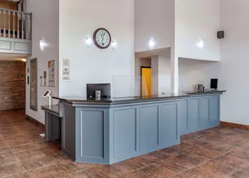 Quality Inn & Suites Edmonton International Airport hotel thumbnail 2