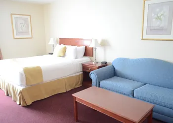 Quality Inn & Suites Edmonton International Airport hotel thumbnail 7