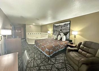 Super 8 by Wyndham Sisseton hotel thumbnail 4