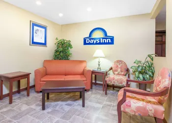 Days Inn by Wyndham Maumee/Toledo hotel thumbnail 2