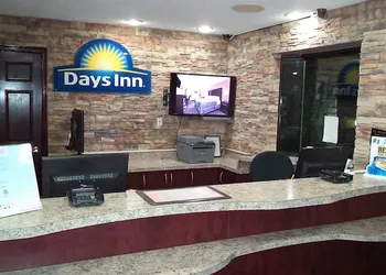 Days Inn by Wyndham Maumee/Toledo hotel thumbnail 4