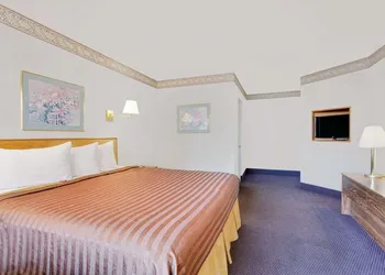 Travelodge by Wyndham Page, View of Lake Powell hotel thumbnail 3