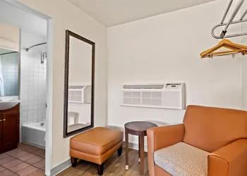 Travelodge by Wyndham Page, View of Lake Powell hotel thumbnail 5
