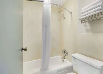 Quality Inn & Suites Santee I-95 hotel thumbnail 6