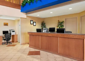 Days Inn & Suites by Wyndham Thompson hotel thumbnail 2