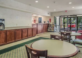 Econo Lodge Weatherford hotel thumbnail 3