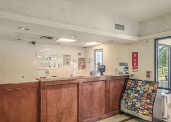Econo Lodge Weatherford hotel thumbnail 4