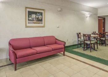 Econo Lodge Weatherford hotel thumbnail 5