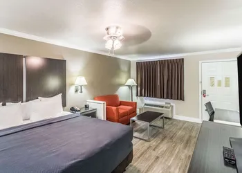 Econo Lodge Inn & Suites Corpus Christi hotel thumbnail 6