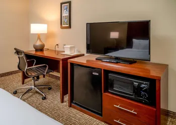 Comfort Inn & Suites Grundy hotel thumbnail 7