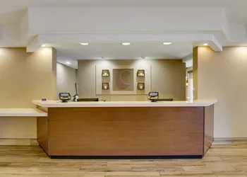 Comfort Inn Airport hotel thumbnail 4