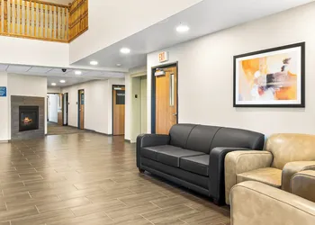 Boarders Inn & Suites by Cobblestone Hotels - Shawano hotel thumbnail 2