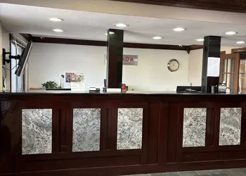 Ramada by Wyndham Cedar Rapids South hotel thumbnail 2