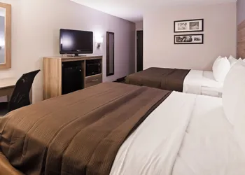 Ramada by Wyndham Cedar Rapids South hotel thumbnail 6
