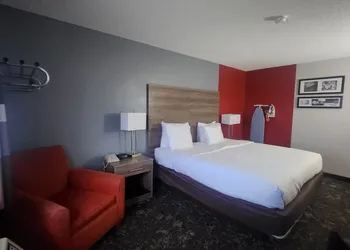 Ramada by Wyndham Cedar Rapids South hotel thumbnail 7