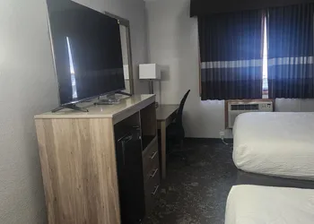 Ramada by Wyndham Cedar Rapids South hotel thumbnail 8