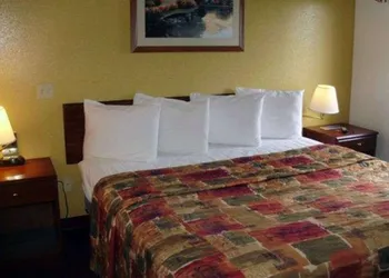 Rodeway Inn Salina North hotel thumbnail 8