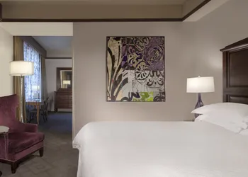 The Ashton Hotel hotel thumbnail 3
