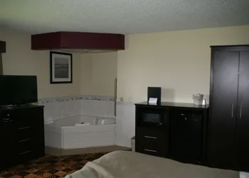 AmericInn by Wyndham Elkhorn Near Lake Geneva hotel thumbnail 7