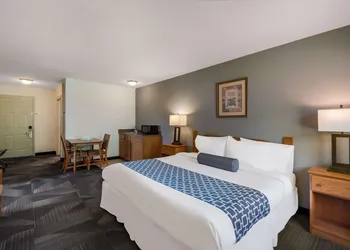 SureStay Plus Hotel by Best Western Berkeley Springs hotel thumbnail 4