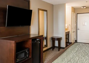 Comfort Inn & Suites Pharr - McAllen hotel thumbnail 7