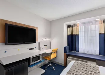 Microtel Inn by Wyndham Bowling Green hotel thumbnail 5
