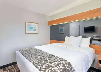Microtel Inn & Suites by Wyndham Cordova Memphis I-40 East hotel thumbnail 4