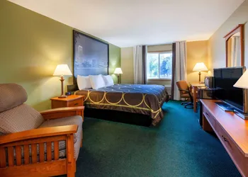 Super 8 by Wyndham Berlin WI hotel thumbnail 6