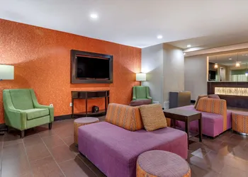 Comfort Suites Georgetown hotel thumbnail 3