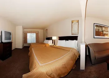 Comfort Suites Georgetown hotel thumbnail 6