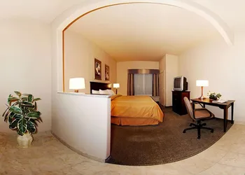 Comfort Suites Georgetown hotel thumbnail 7