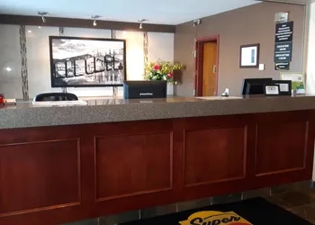 Super 8 by Wyndham Cochrane hotel thumbnail 2