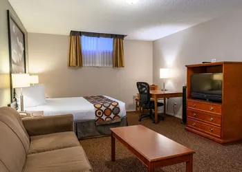 Super 8 by Wyndham Cochrane hotel thumbnail 7