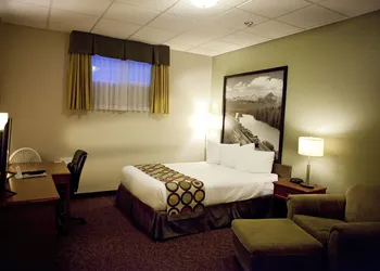 Super 8 by Wyndham Cochrane hotel thumbnail 8