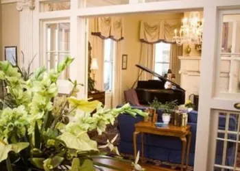 1842 Inn hotel thumbnail 4