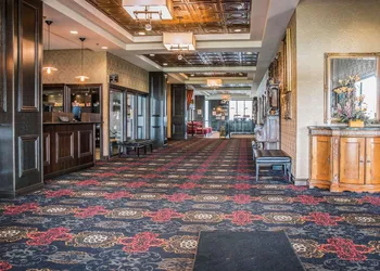 Shoreline Inn & Conference Center, an Ascend Collection Hotel hotel thumbnail 5