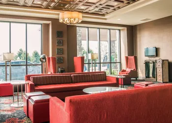 Shoreline Inn & Conference Center, an Ascend Collection Hotel hotel thumbnail 7