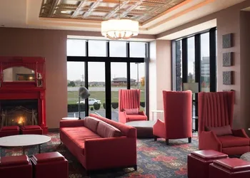Shoreline Inn & Conference Center, an Ascend Collection Hotel hotel thumbnail 8