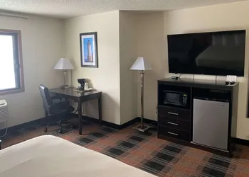 Baymont by Wyndham Waupun hotel thumbnail 6