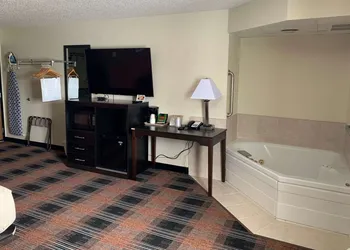 Baymont by Wyndham Waupun hotel thumbnail 7