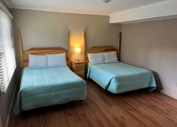 Community Court Motel hotel thumbnail 3