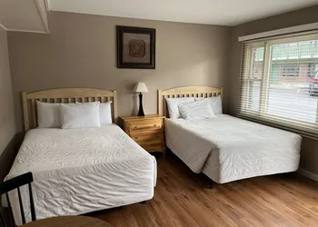 Community Court Motel hotel thumbnail 4