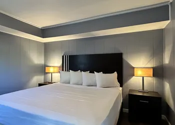 Community Court Motel hotel thumbnail 5