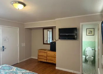Community Court Motel hotel thumbnail 7
