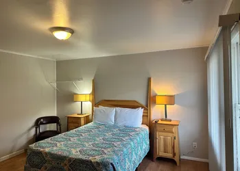 Community Court Motel hotel thumbnail 8