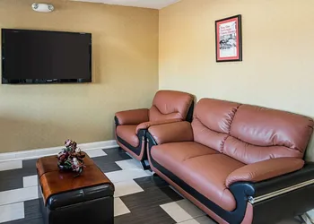 Econo Lodge Inn & Suites Natchitoches hotel thumbnail 2
