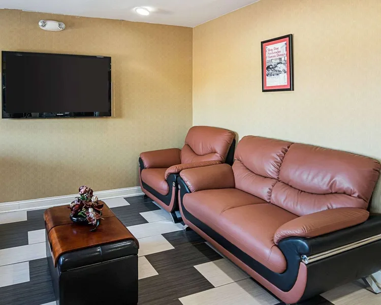 Econo Lodge Inn & Suites Natchitoches hotel detail image 2