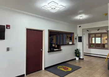Super 8 by Wyndham Mason City hotel thumbnail 2