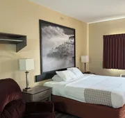 Super 8 by Wyndham Mason City hotel detail image 4