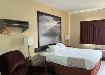 Super 8 by Wyndham Mason City hotel thumbnail 4
